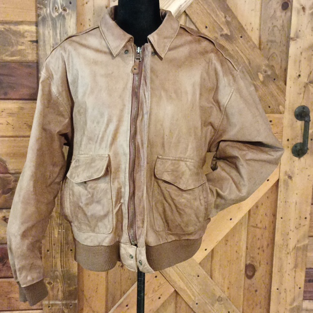 Vintage leather jacket. - Picture 2 of 11